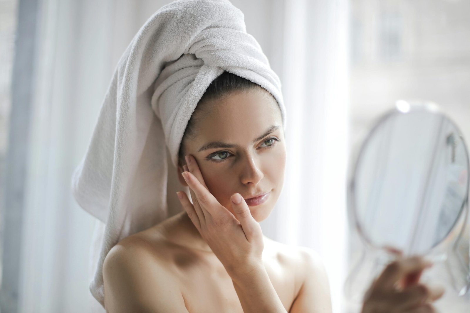 Aftercare Routine for Sensitive Skin After IPL: 3 Gentle Ways To Calm (Guide) 1 pexels olly 3754678 scaled Luxury Beauty Devices
